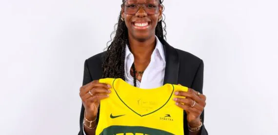 Dominique Malonga, de 19 anos, faz história como a jogadora mais jovem a ser convocada para a WNBA
