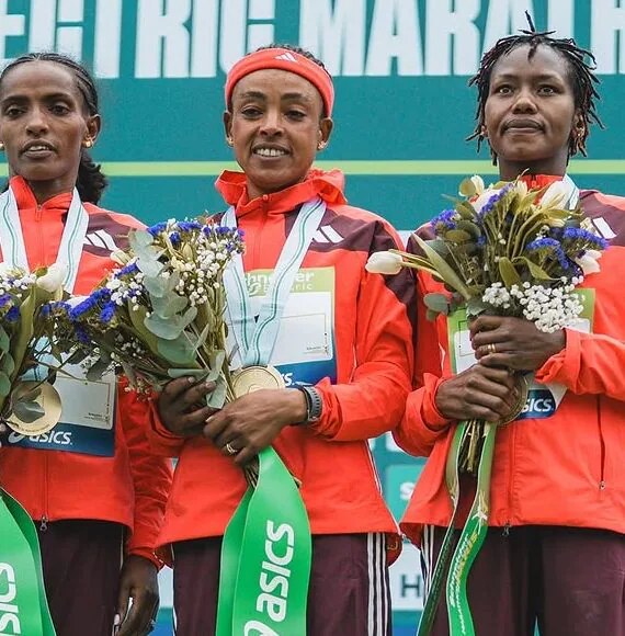 Bedatu Hirpa e Benard Biwott, da Etiópia e do Quênia, dominam a Maratona de Paris 2025
