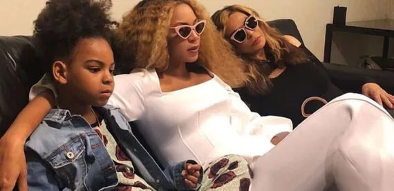 Tina Knowles desabafa sobre rumores que Beyoncé teria fingido gravidez: “Um dos piores momentos da minha vida”