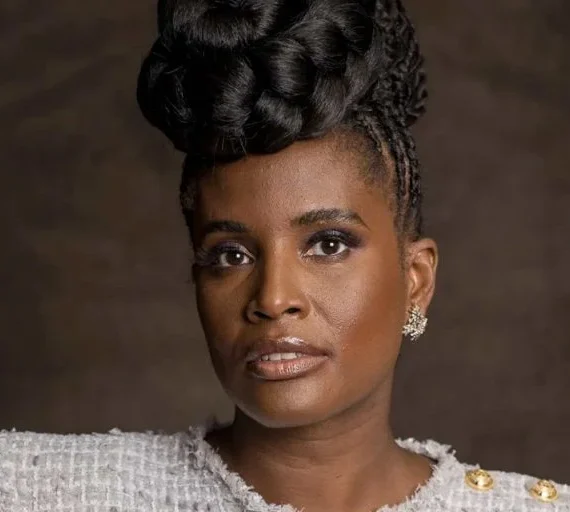 Djamila Ribeiro se torna a primeira brasileira a lecionar no programa Martin Luther King