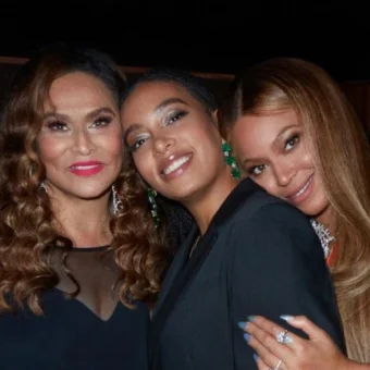 Tina Knowles revela tensão entre Beyoncé e Solange na infância: “Me assustou”
