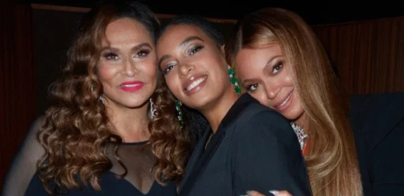 Tina Knowles revela tensão entre Beyoncé e Solange na infância: “Me assustou”