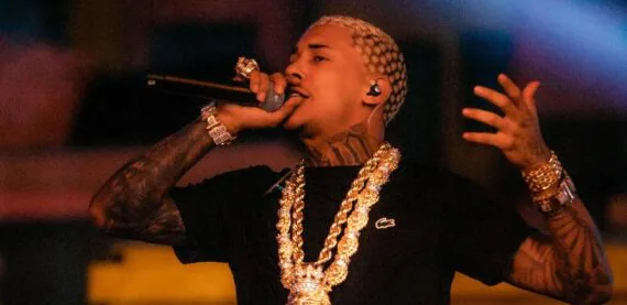 MC Cabelinho, Orochi e mais artistas reagem à prisão de MC Poze e denunciam a criminalização do funk: “O estado gosta de envergonhar nós”