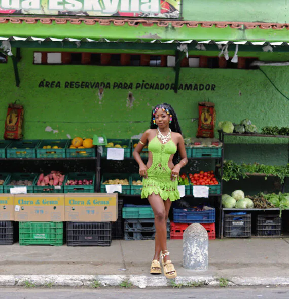 Ella Fernandes lança clipe de ‘Deixa Brilhar’, afrobeat que resgata origem, território einfância no Coroado