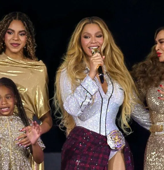 Beyoncé homenageia mãe em show da ‘Cowboy Carter tour’ e filha caçula, Rumi, rouba a cena