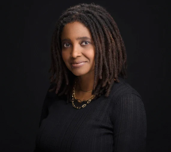 Tracy K. Smith chega ao Brasil para encontros com leitores em SP e RJ