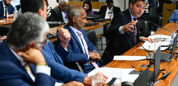 Senado aprova projeto que restringe publicidade de casas de apostas com influenciadores, atletas e artistas