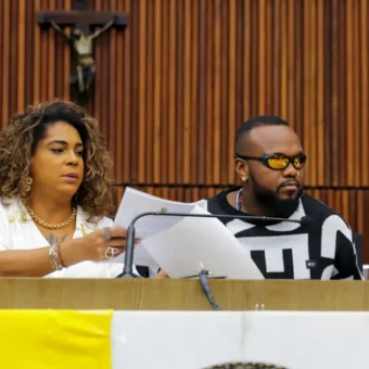 Djonga se posiciona contra PLs que atacam o funk e o rap em BH; entenda