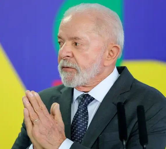 Lula sanciona lei das cotas que de 30% das vagas para pretos e pardos em concursos públicos