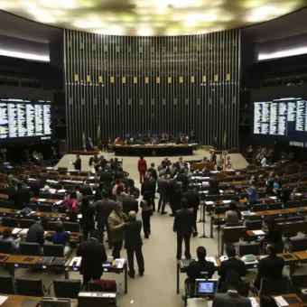 Contas de luz podem subir até 3,5% após Congresso derrubar vetos de Lula a ‘jabutis’ do setor elétrico
