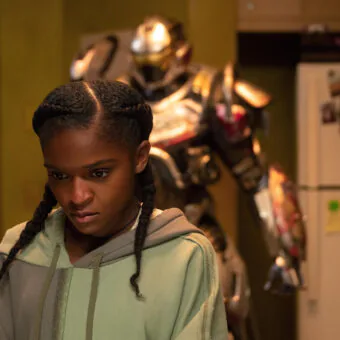 ‘Coração de Ferro’, nova série da Marvel, apresenta Riri Williams como nova heroína do mcu