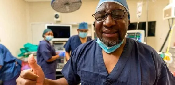Médico sul-africano se torna a primeira pessoa do mundo; entenda!