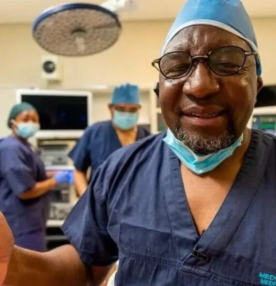 Médico sul-africano se torna a primeira pessoa do mundo; entenda!
