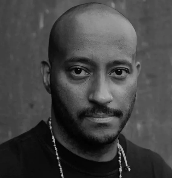 Ricardo Souza, primeiro diretor brasileiro a ganhar um VMA, fala sobre conquistas, desafios e o olhar da periferia no audiovisual