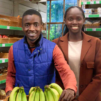 Ugandenses criam sachê natural que conserva frutas por até 30 dias e são finalistas em prêmio europeu