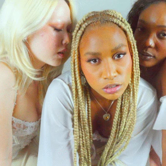 Ebony lança videoclipe íntimo de ‘Gin Com Suco de Laranja’, faixa do novo álbum ‘KM2’