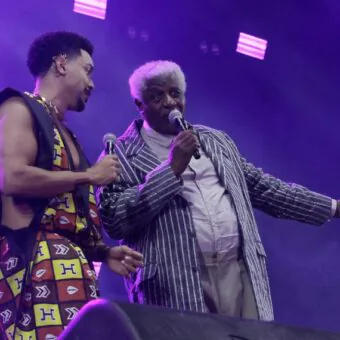 Aos 95 anos, Tony Tornado é celebrado no João Rock 2025 com show histórico ao lado do filho