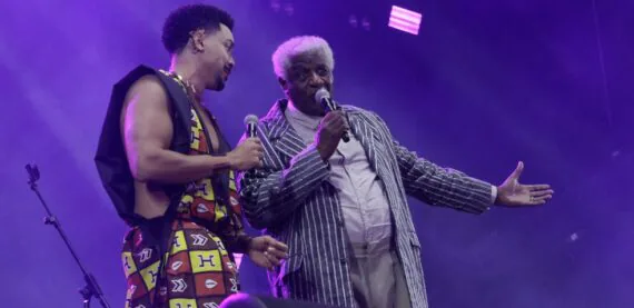 Aos 95 anos, Tony Tornado é celebrado no João Rock 2025 com show histórico ao lado do filho