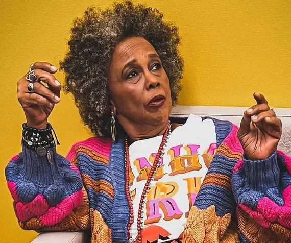 “Black Music eles fazem pras gringas, aqui é música preta brasileira”, diz Sandra Sá