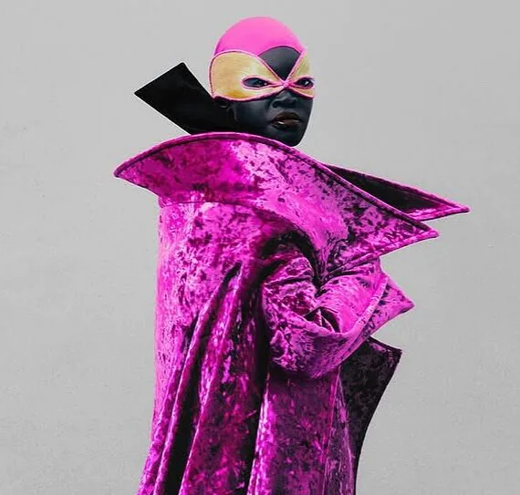Fotógrafo brasileiro Rafael Pavarotti fotografa Alek Wek em ensaio sobre ancestralidade e poder
