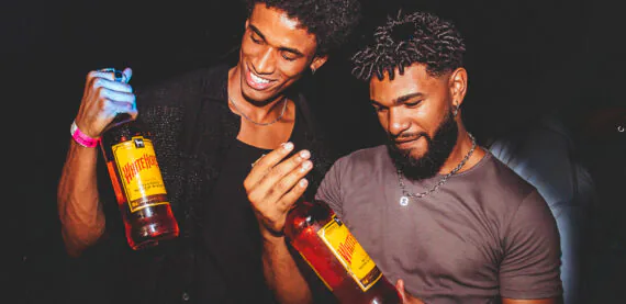Do baile pra história: o copão de whisky virou símbolo de estilo, consumo e identidade no Brasil