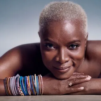 Angélique Kidjo se tornará a primeira artista africana a ganhar uma estrela na calçada da fama