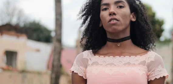 Advogada trans morta em 2020 leva nome a prêmio LGBTQIAPN+ no Mato Grosso do Sul