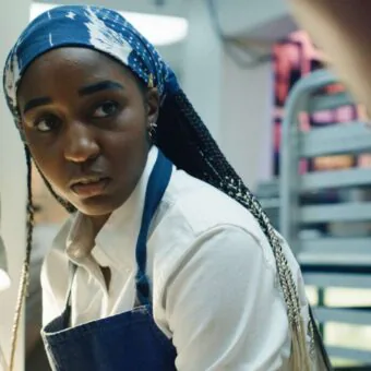 Emmy 2025: Ayo Edebiri, a primeira mulher indicada a melhor atriz e diretora na mesma temporada