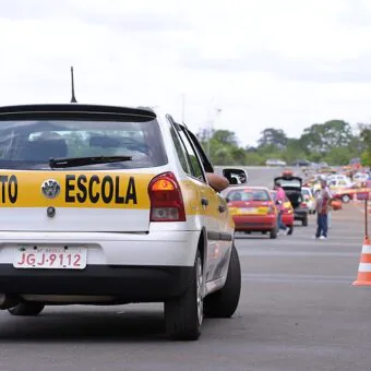 Governo propõe fim da obrigatoriedade de autoescola para tirar CNH e promete reduzir custos em até 80%