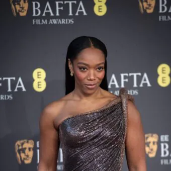 Naomi Ackie deve entrar para o elenco do filme “Cara de Barro” da DC