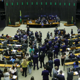 Câmara aprova urgência do “PL da Adultização”; votação deve acontecer nesta quarta-feira
