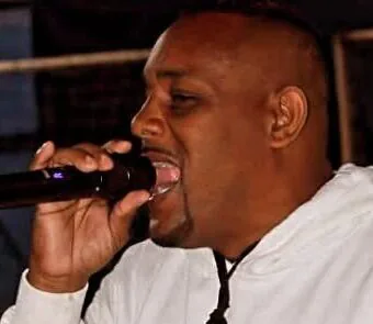 Cantor de pagode é assassinado a tiros enquanto trabalhava em obra na Baixada Fluminense
