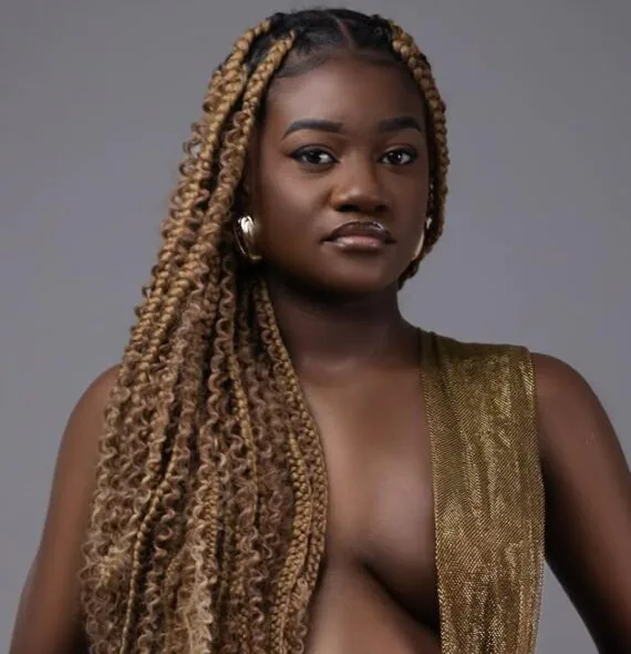 Lorena Raissa, rainha de bateria da Beija-Flor, dá à luz seu primeiro filho; veja as primeiras fotos