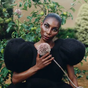 Michaela Coel, capa da British Vogue, fala sobre autenticidade, amor e novos caminhos