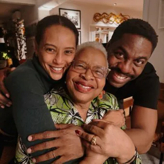 Lázaro Ramos e Taís Araújo recebem Graça Mandela, ativista moçambicana