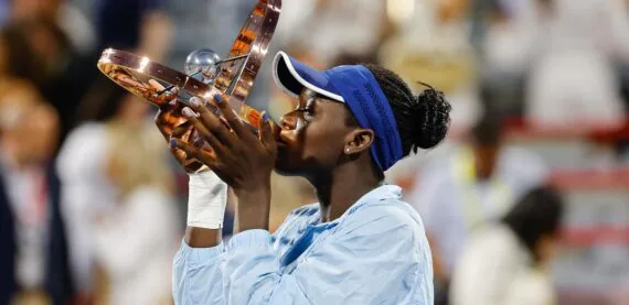 Aos 18 anos Victoria Mboko vence Naomi Osaka e conquista seu 1° WTA Tour