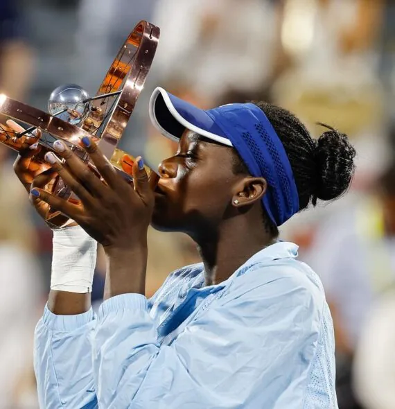 Aos 18 anos Victoria Mboko vence Naomi Osaka e conquista seu 1° WTA Tour